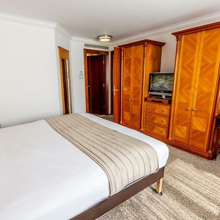 Daresbury Park Hotel & Spa Ngoại thất bức ảnh