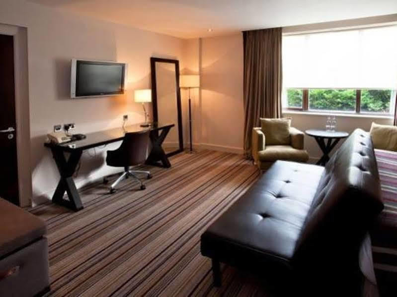Daresbury Park Hotel & Spa Ngoại thất bức ảnh